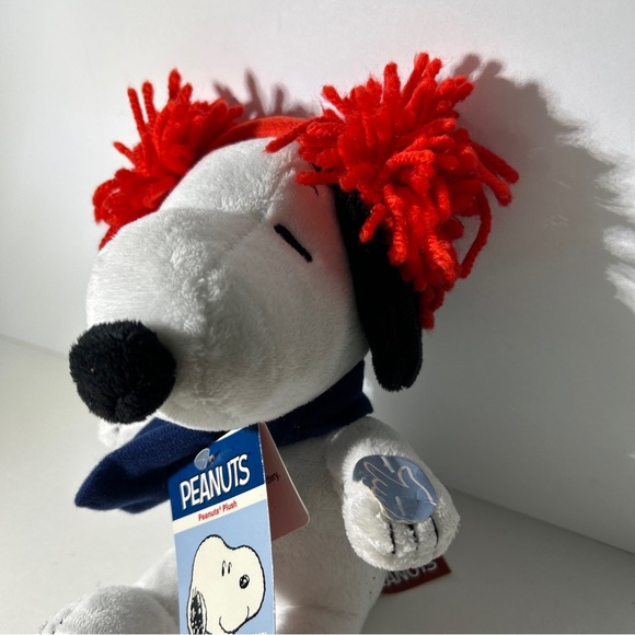 Snoopy Plush Peanuts Musical Plush 9" with Scarf & Earmuffs - Works - 2019 NEW - Picture 7 of 8